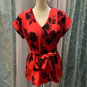Worthington red black floral top small